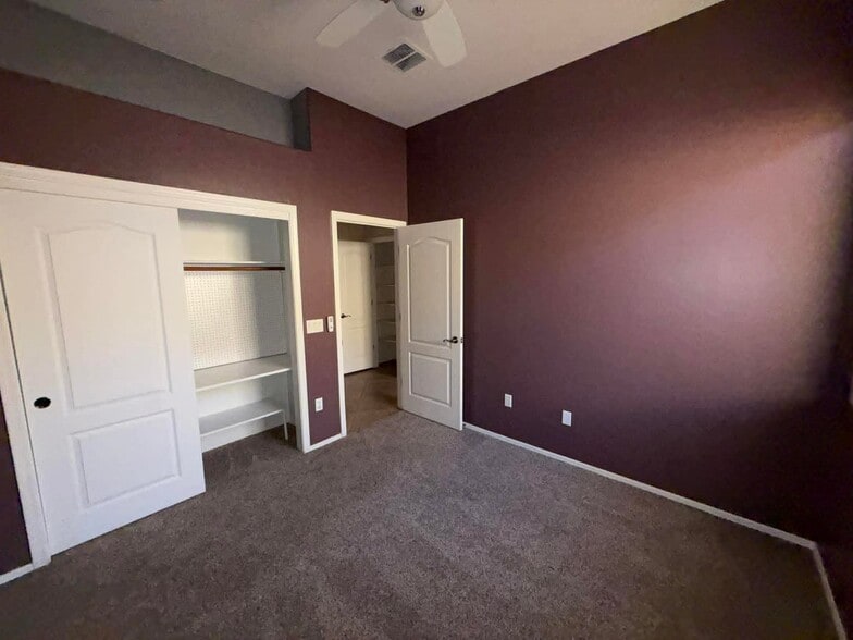 Building Photo - 538 W Chatfield St