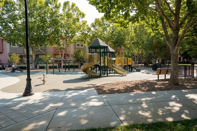 Building Photo - 1327 Auzerais Ave