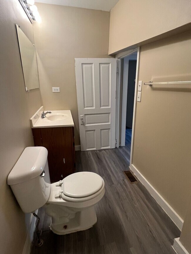 Building Photo - 235 Emming St