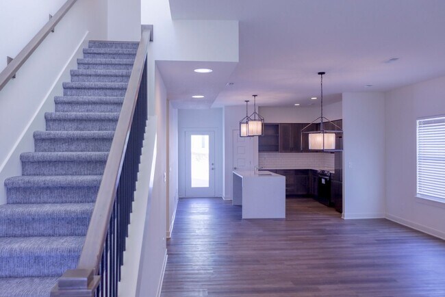 Building Photo - Gorgeous 3 Bedroom 3 Bathroom in Spring Hi...