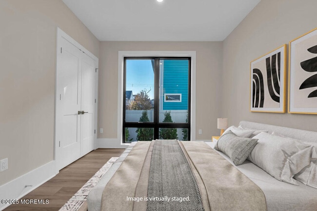 Building Photo - 215 2nd Ave