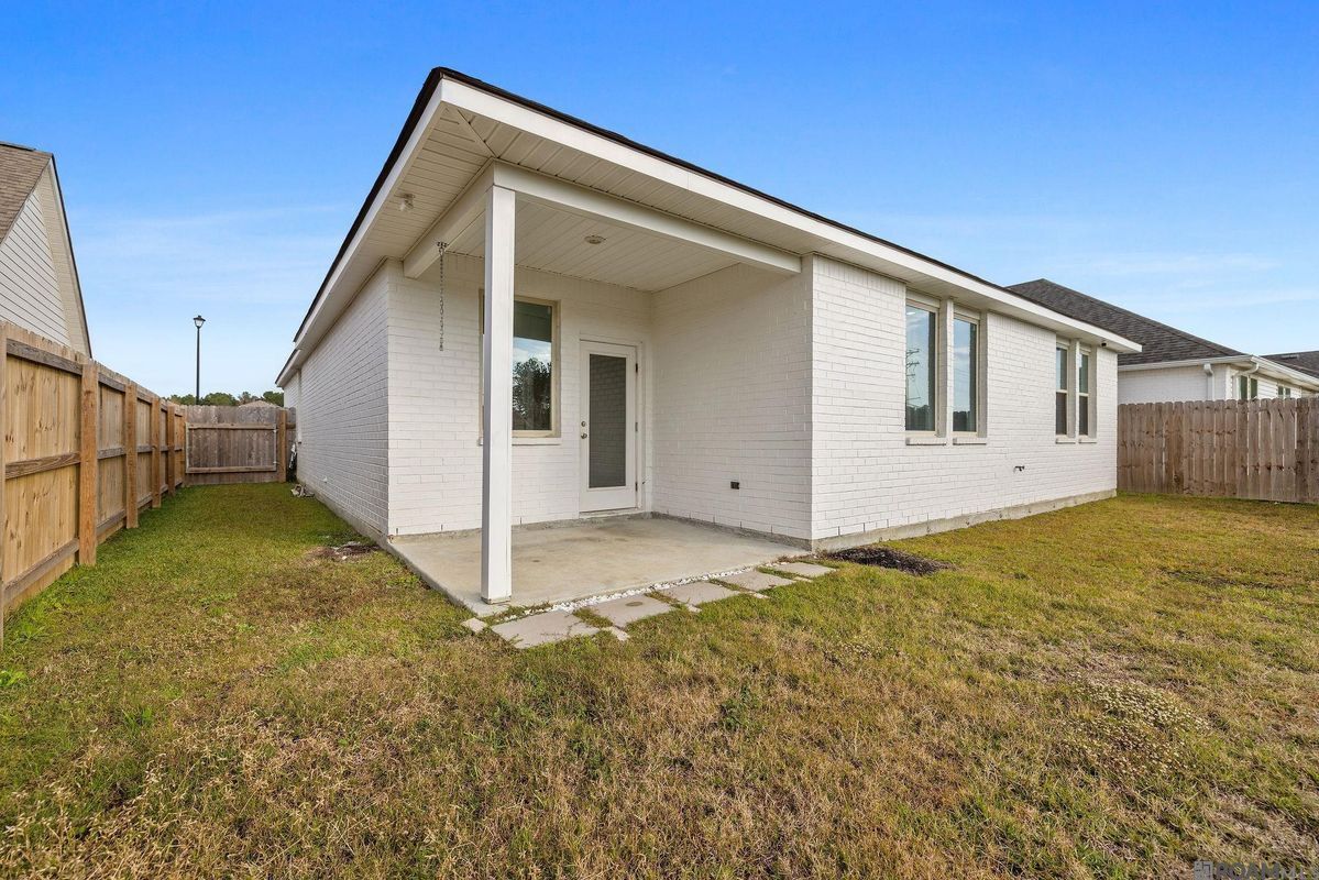 Building Photo - 12856 Silverbell Ave