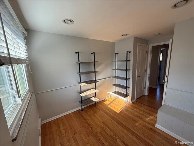 Building Photo - 1111 Holland St