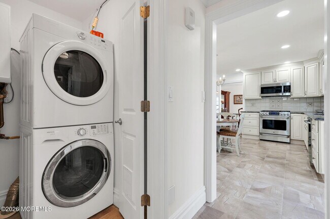 Building Photo - 606 North Blvd