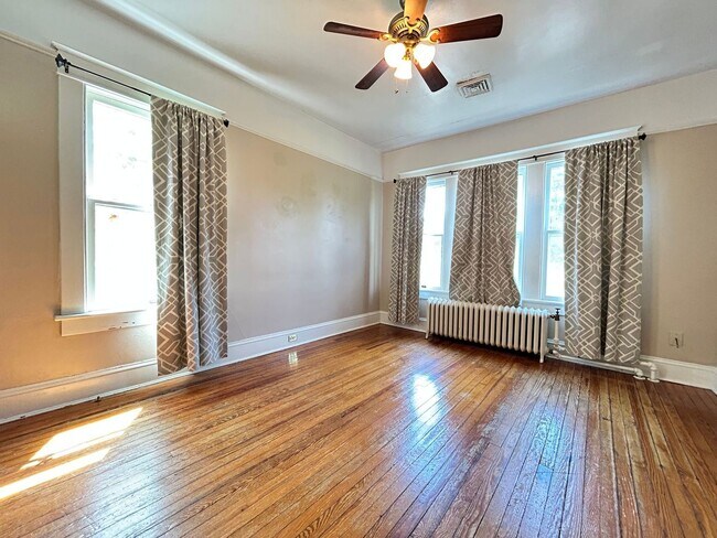 Building Photo - Welcome to this charming 3-bedroom "ASK AB...