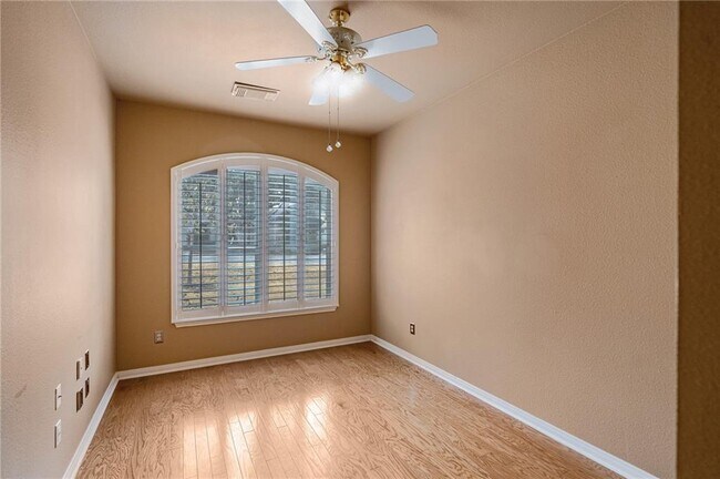 Building Photo - 27 Troon Dr