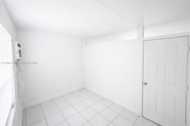 Building Photo - 4081 N Dixie Hwy