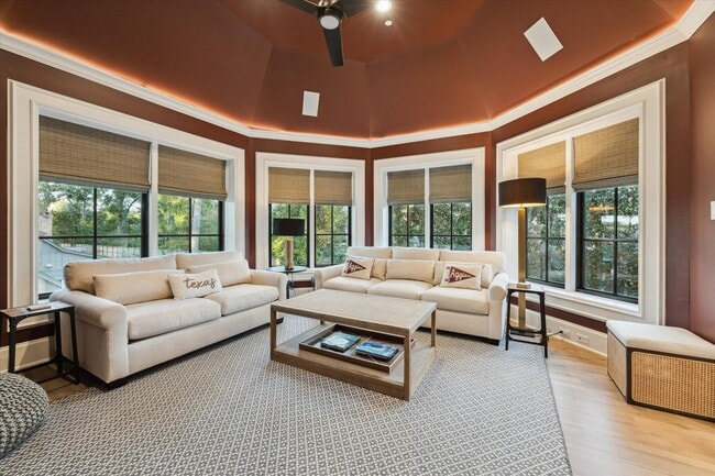 Building Photo - 20 Lacewood Ln