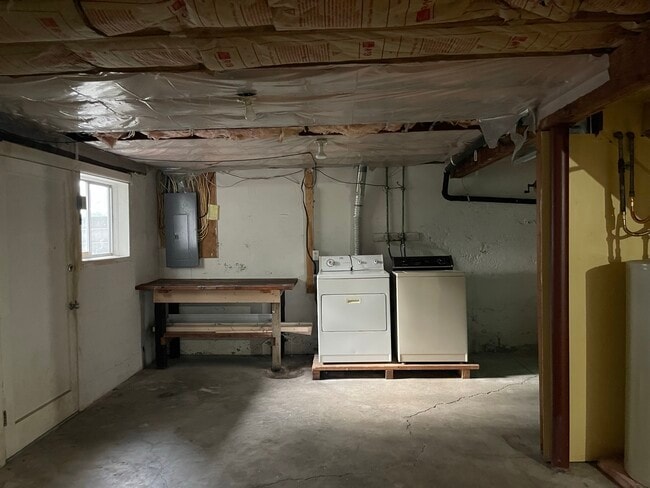 Building Photo - 245 N Harris Ave