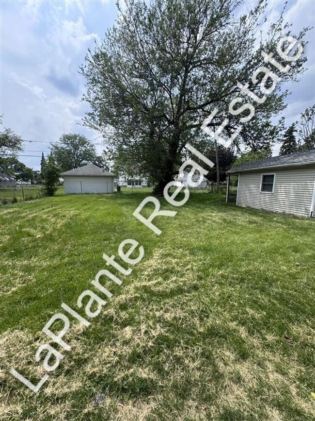 Building Photo - Cute Home on Large Lot for Rent