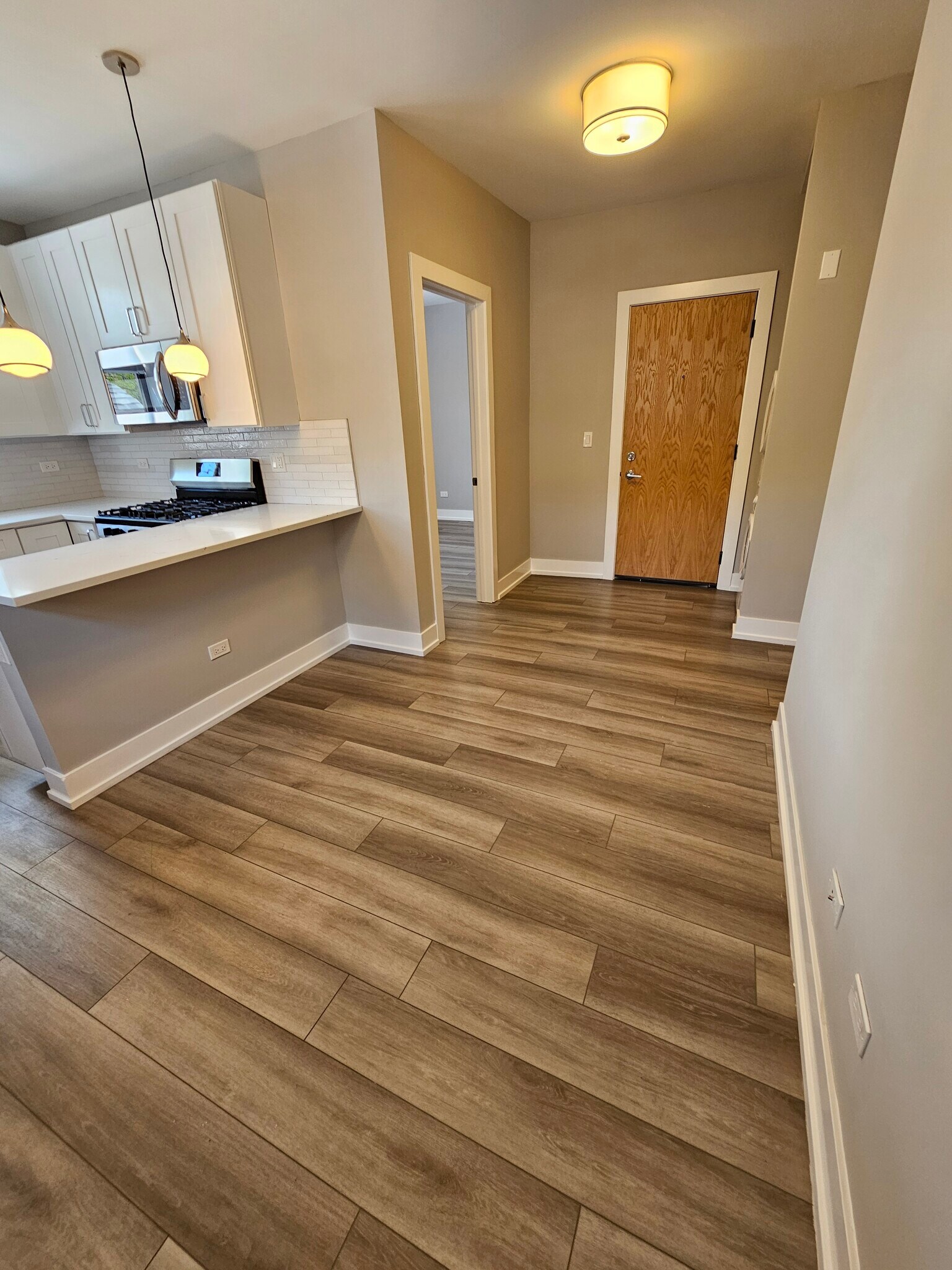 Building Photo - 3931 N Janssen Ave