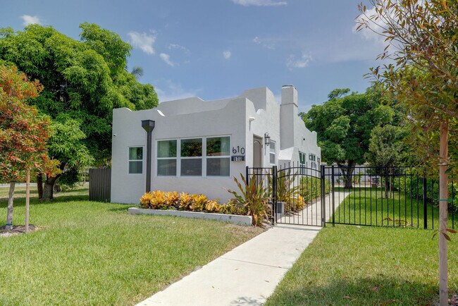Building Photo - 610 10th St