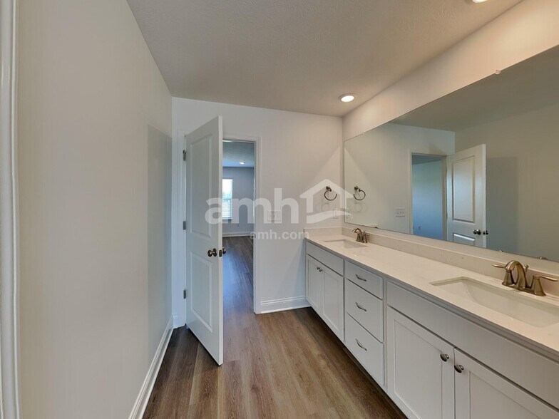 Building Photo - 9178 Henley Ave
