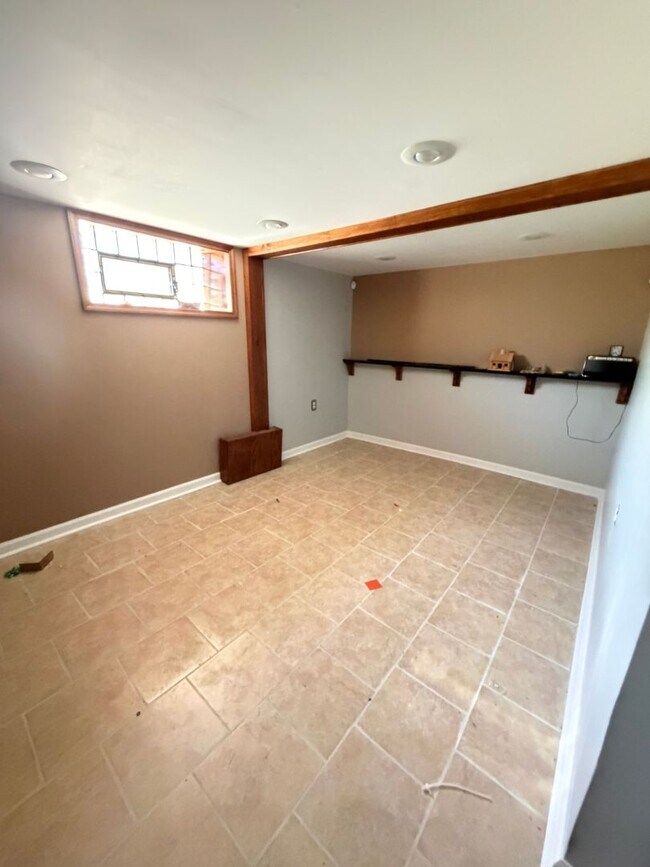 Building Photo - Stunning 3-Bedroom Townhome in Wissinoming! Available NOW!