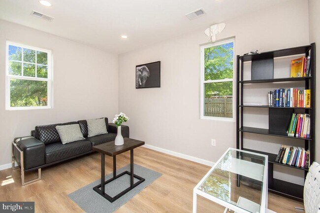 Building Photo - 8830 Badger Dr