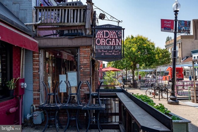 Building Photo - 2460 Ontario Rd NW