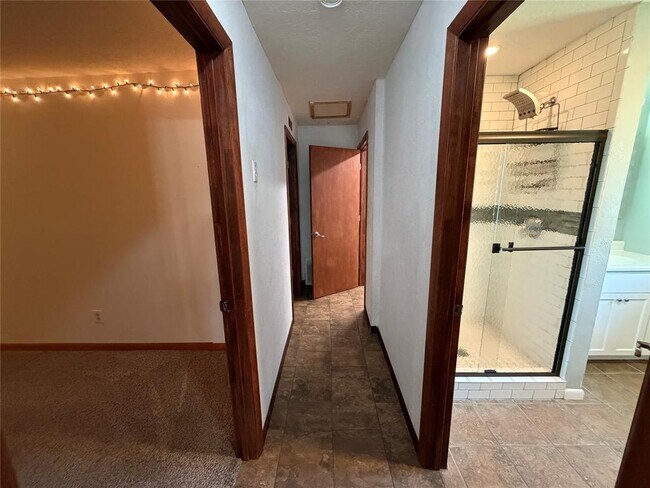 Building Photo - 2517 Chateau Dr