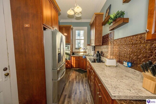 Building Photo - 208 N Mulberry St