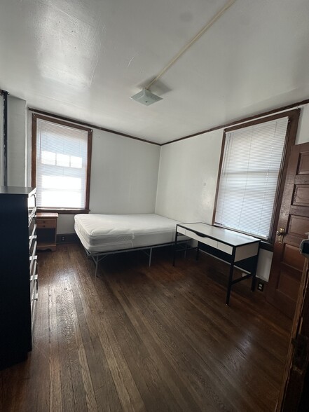 Building Photo - 105-1 Bool St