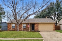 Building Photo - 1005 Llano Trail