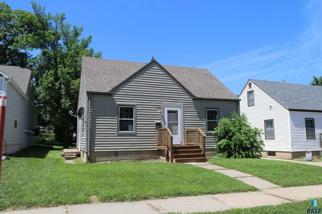 Primary Photo - 733 S Glendale Ave