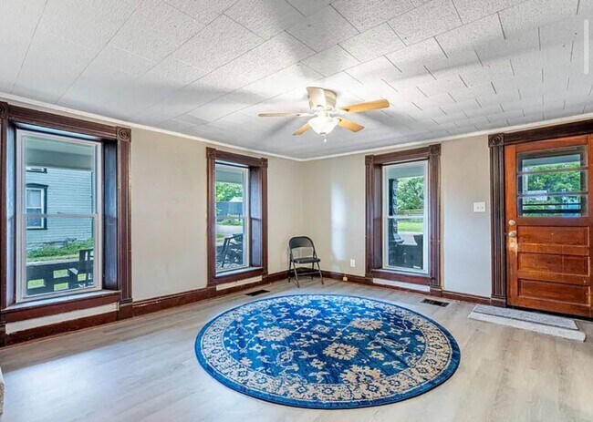 Building Photo - Charming Two-Story Home for Rent in North ...