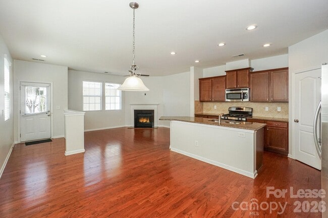 Building Photo - 8273 Viewpoint Lane