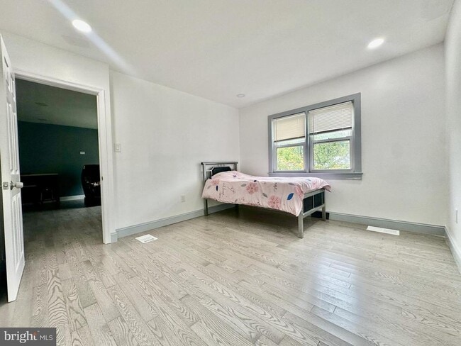 Building Photo - 633 Durham Rd