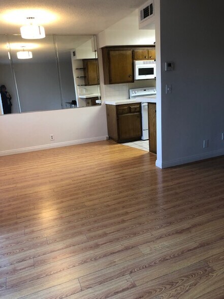 Building Photo - 5353 Yarmouth Ave