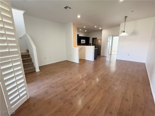 Building Photo - 5975 Barbosa Dr
