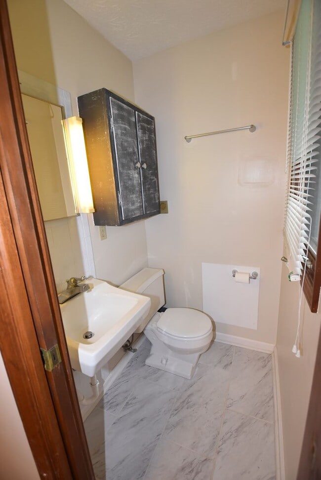 Building Photo - Single Level, Two Bedroom House in Greenfield