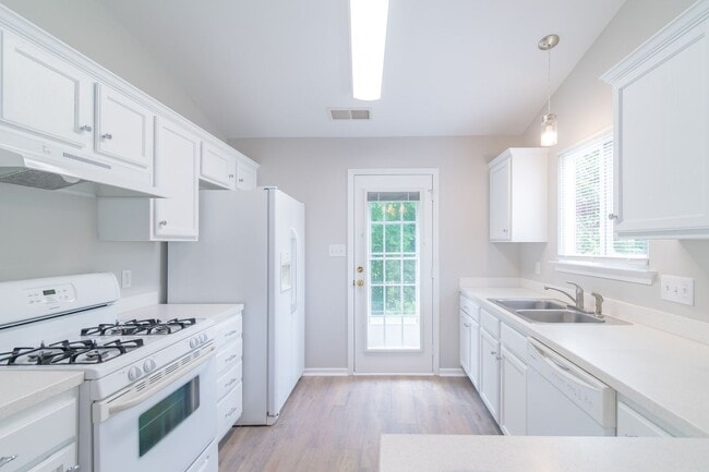 Building Photo - Lovely home in Monroe!