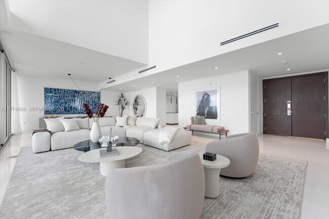 Building Photo - 300 Biscayne Blvd Way