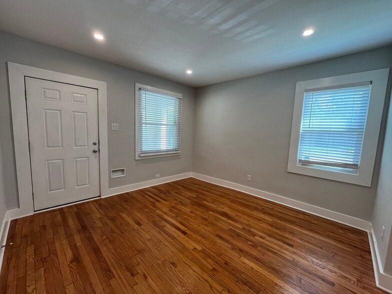 Livingroom - 2546 Duck Creek Rd
