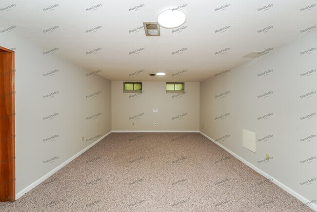 Building Photo - 287 Selden Ave