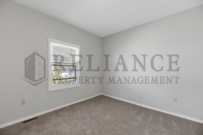 Building Photo - 238 S Estelle St