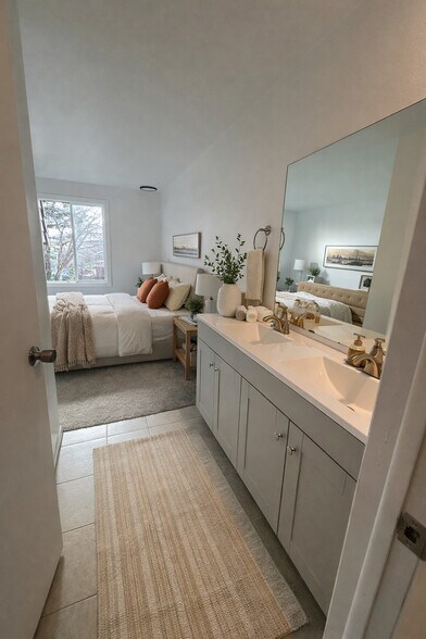 Building Photo - La Parisienne Apartments