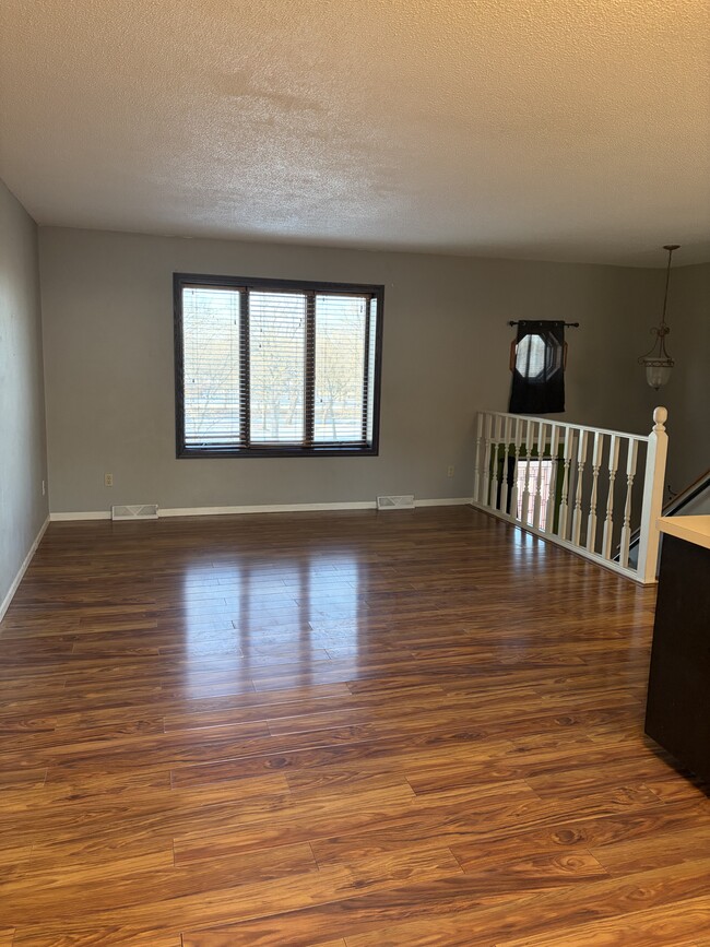 Building Photo - 1018 N Benton Dr