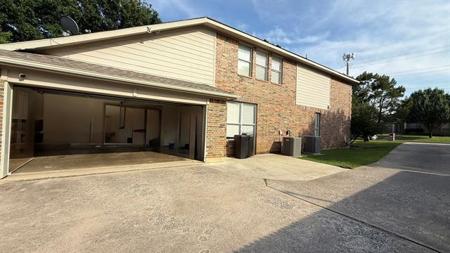 Building Photo - 519 Summertree Dr