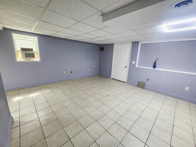 Building Photo - 67 Burgundy Dr