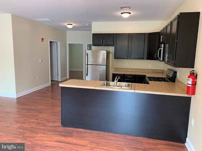 Building Photo - 158 Oak Ln