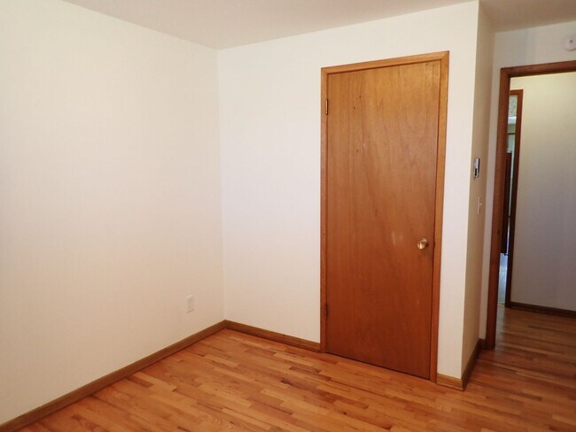 Building Photo - Charming 3 Bedroom Downtown Puyallup Home