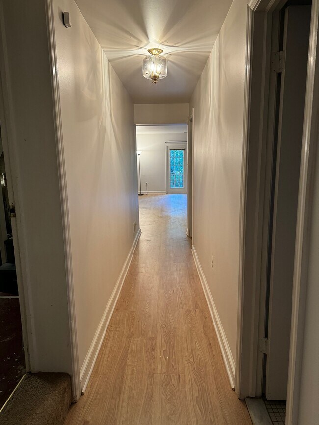 Building Photo - 618 S Quincy St