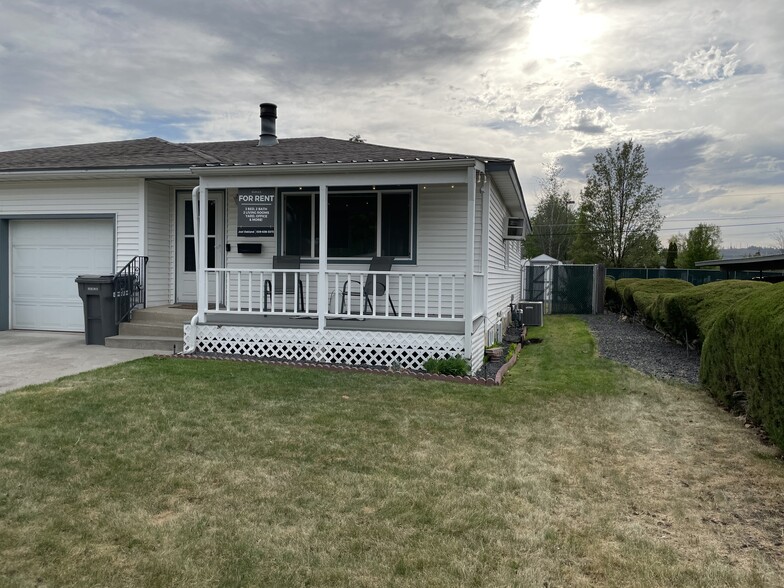 Front - 3011 N Stout Rd