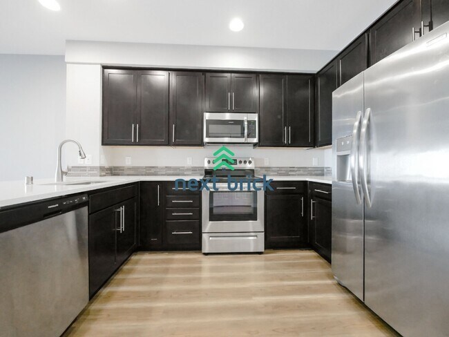 Building Photo - 3 Bed and 3 Bath Stunning Townhome is Available for Rent!
