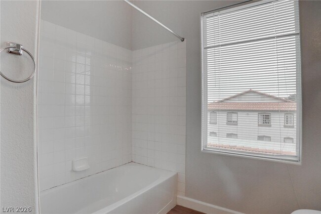 Building Photo - 2305 W Horizon Ridge Pkwy