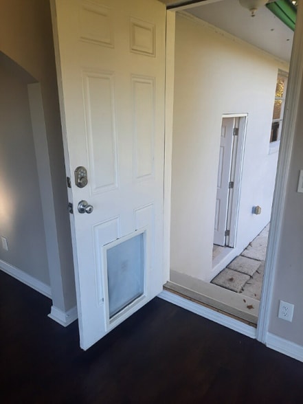 Building Photo - 2109 Hyde Park Rd