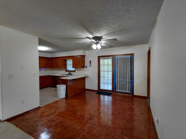 Building Photo - Single Family Home!