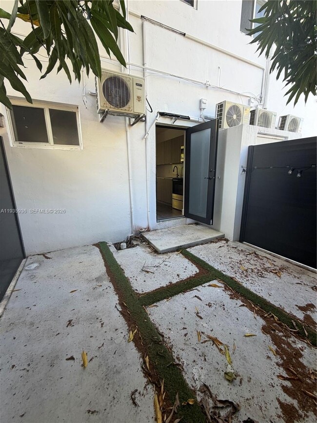 Building Photo - 201 SW 21st Ct