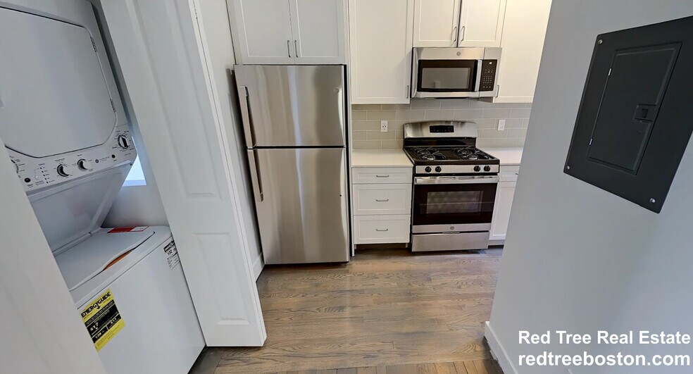 Building Photo - 77 Park Dr